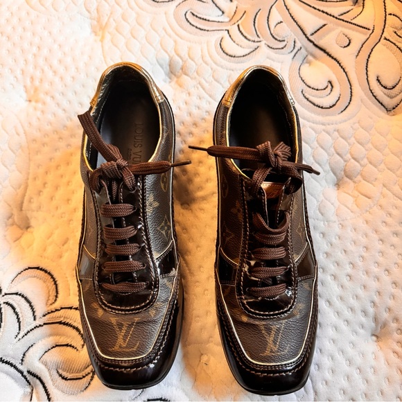 Louis Vuitton Shoes - Louis Vuitton Leather Shoes Womens size 9